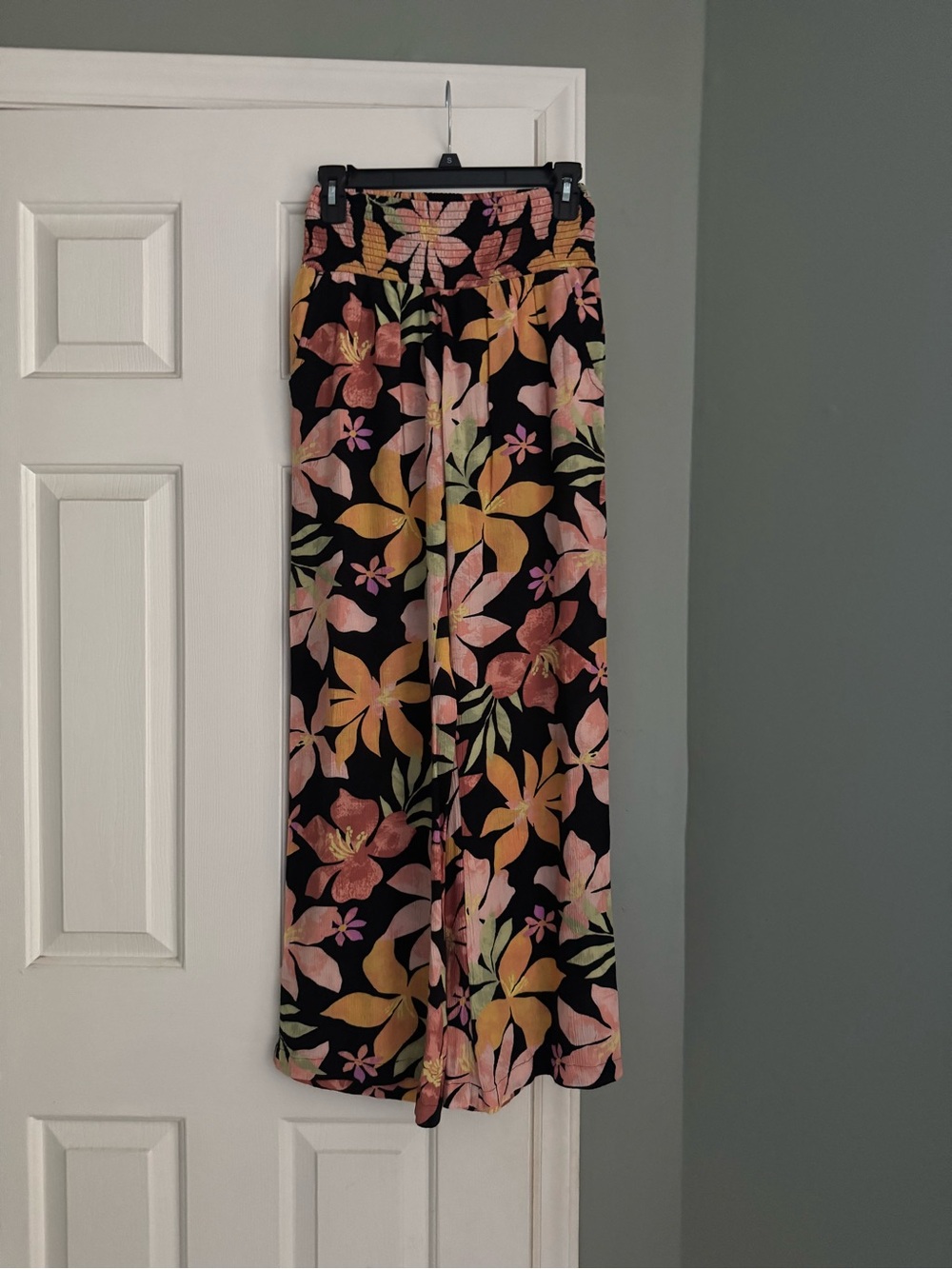 Billabong Black Floral Tropical Print Pants